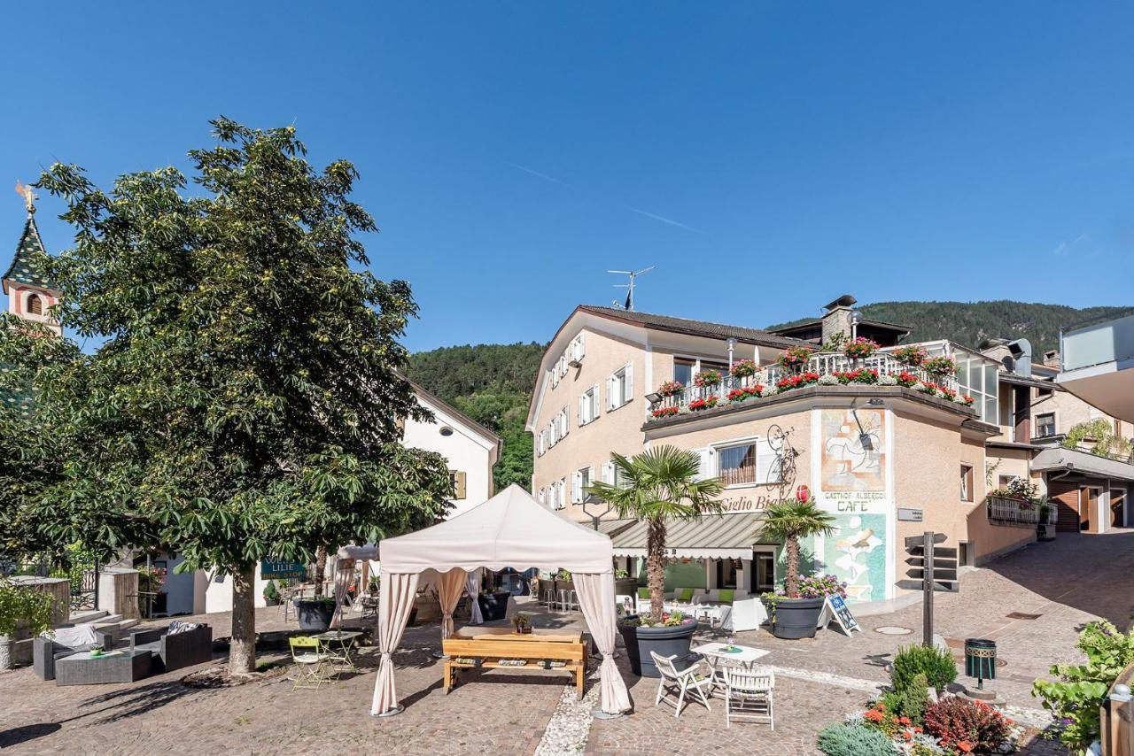 Hotel Weisse Lilie - B&B Rio di Pusteria Екстериор снимка