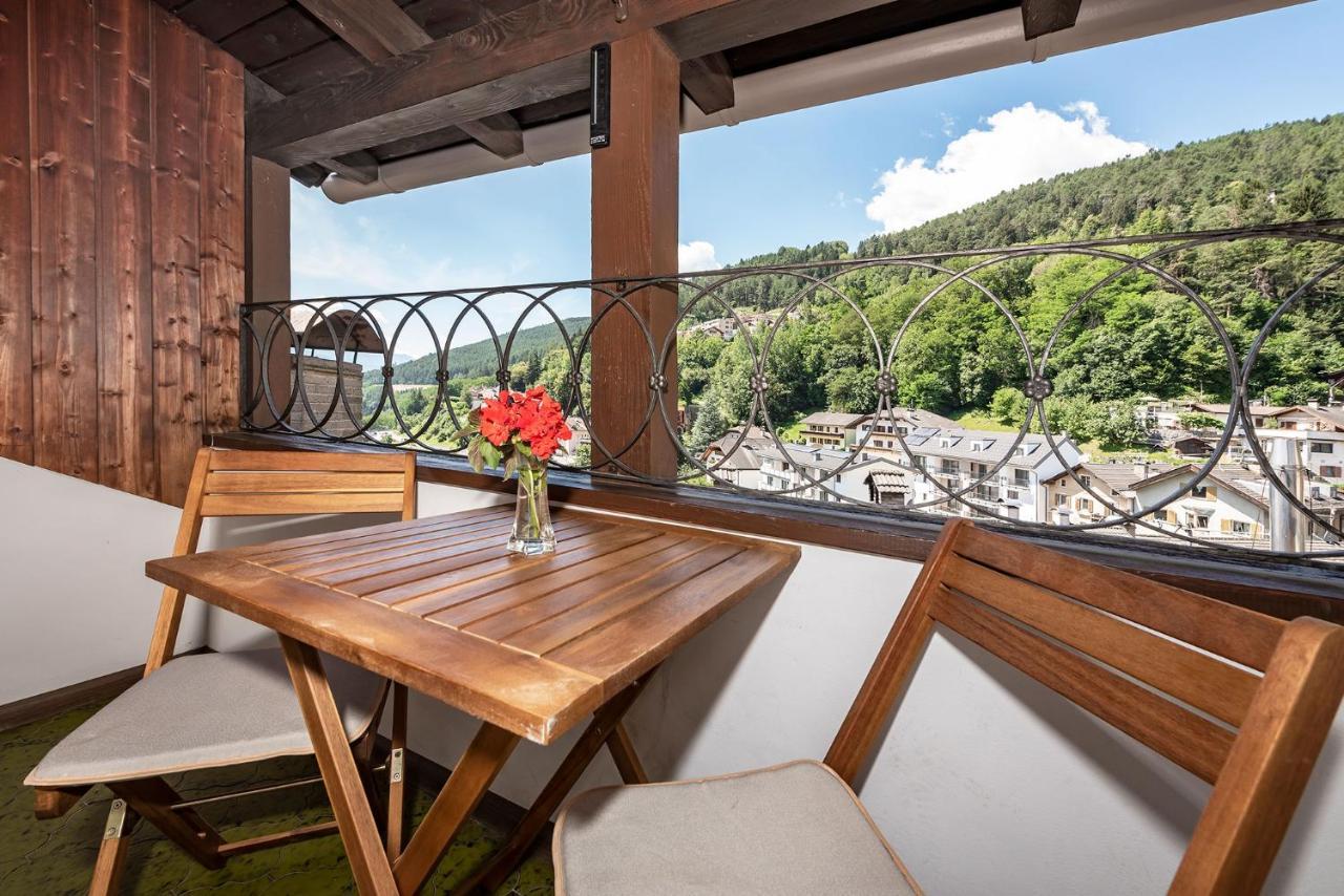 Hotel Weisse Lilie - B&B Rio di Pusteria Екстериор снимка
