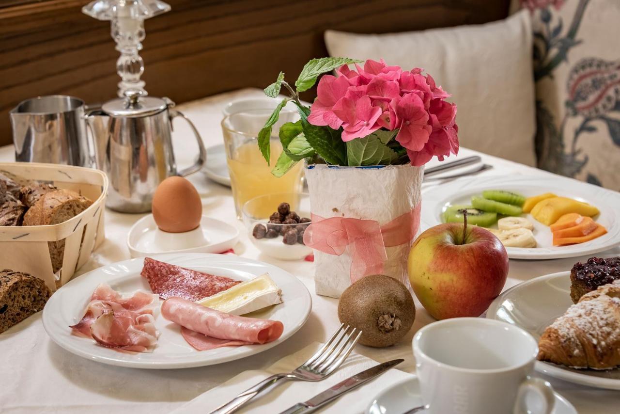 Hotel Weisse Lilie - B&B Rio di Pusteria Екстериор снимка
