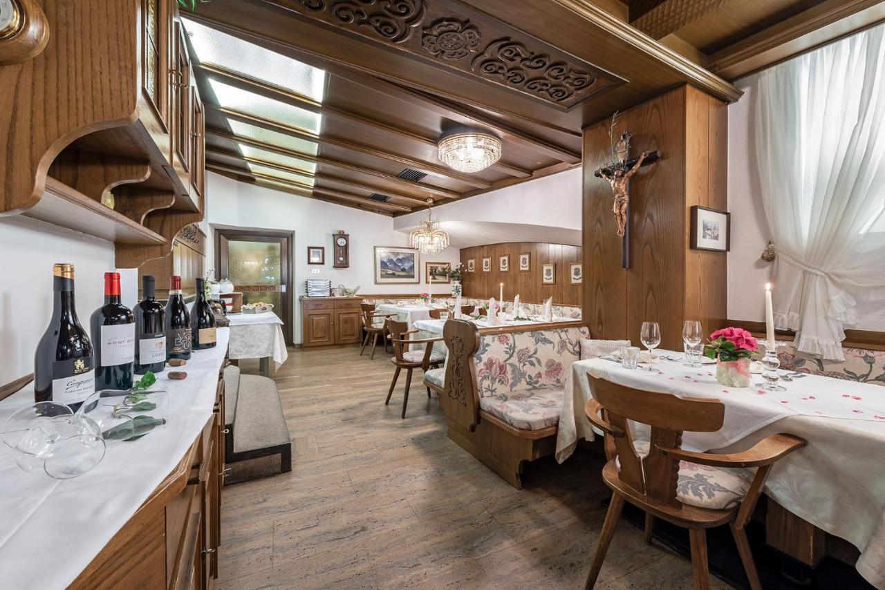 Hotel Weisse Lilie - B&B Rio di Pusteria Екстериор снимка