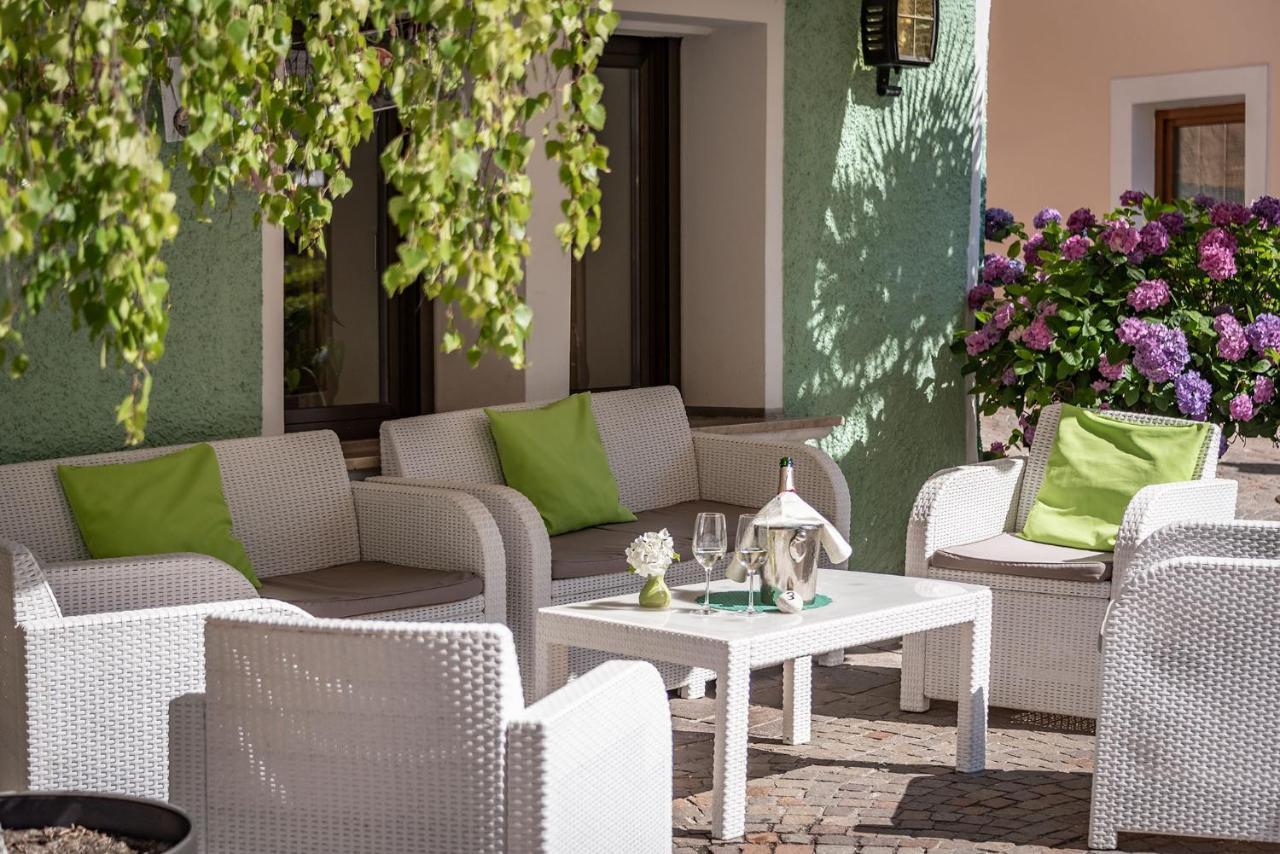 Hotel Weisse Lilie - B&B Rio di Pusteria Екстериор снимка