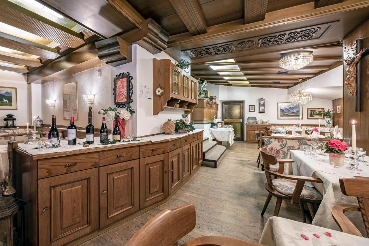 Hotel Weisse Lilie - B&B Rio di Pusteria Екстериор снимка
