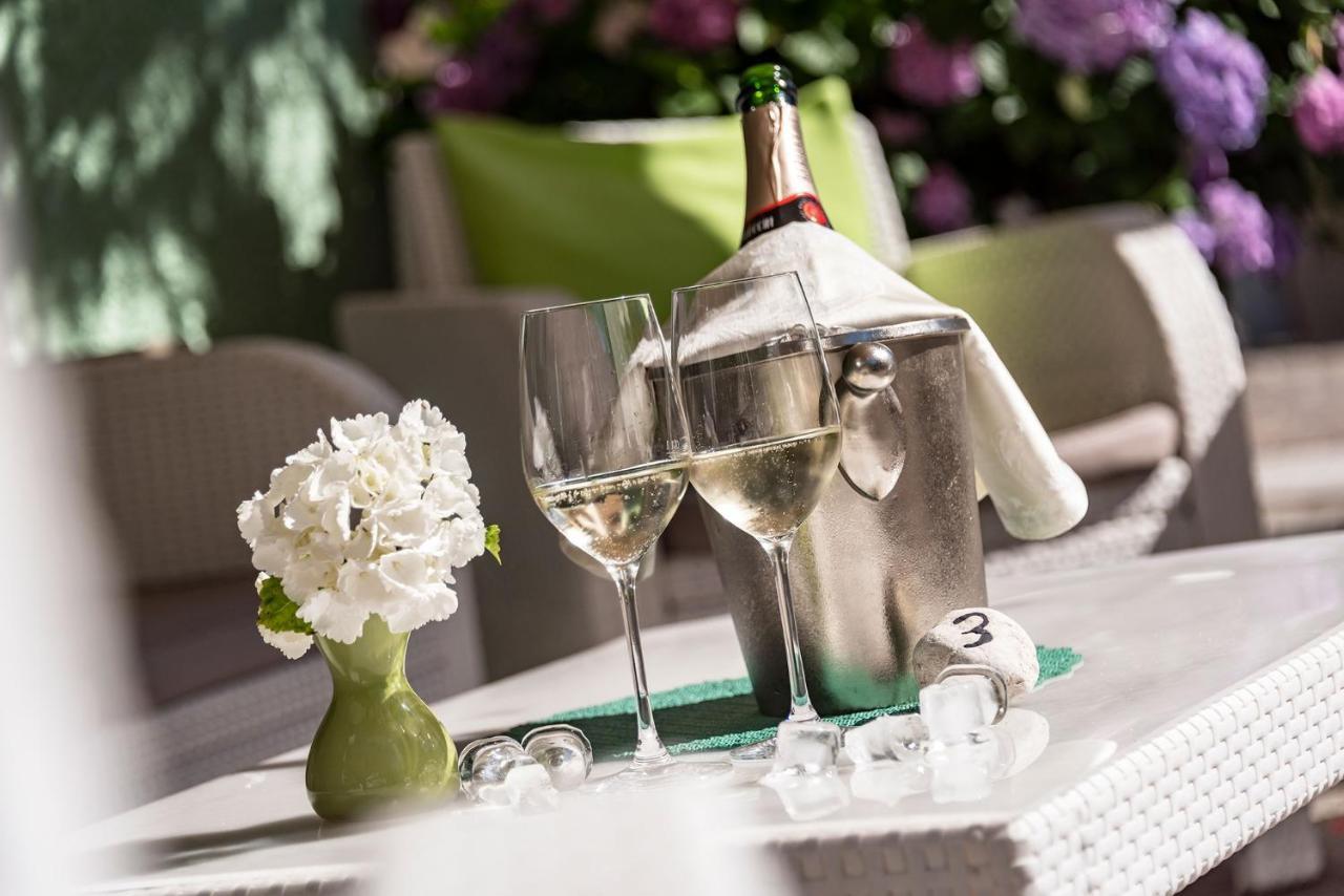 Hotel Weisse Lilie - B&B Rio di Pusteria Екстериор снимка