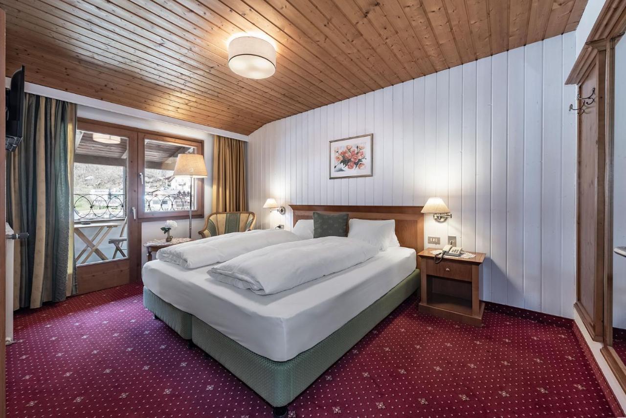 Hotel Weisse Lilie - B&B Rio di Pusteria Екстериор снимка