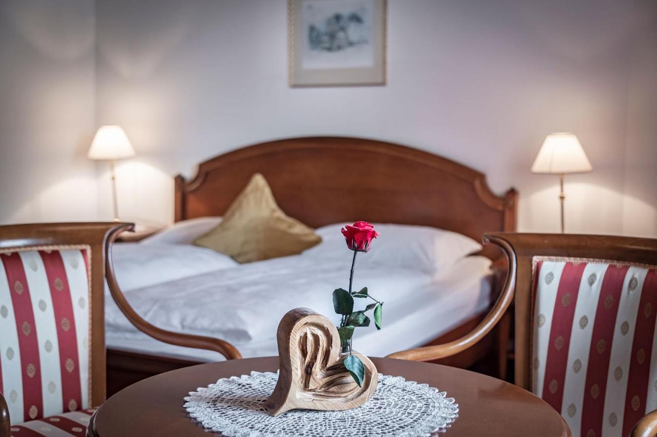 Hotel Weisse Lilie - B&B Rio di Pusteria Екстериор снимка