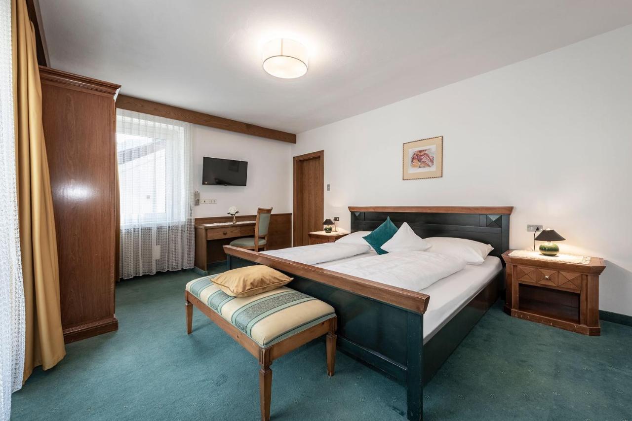 Hotel Weisse Lilie - B&B Rio di Pusteria Екстериор снимка