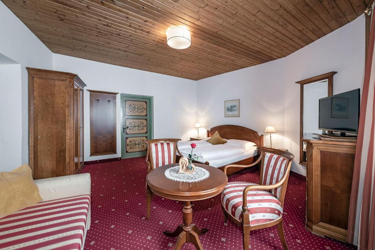 Hotel Weisse Lilie - B&B Rio di Pusteria Екстериор снимка