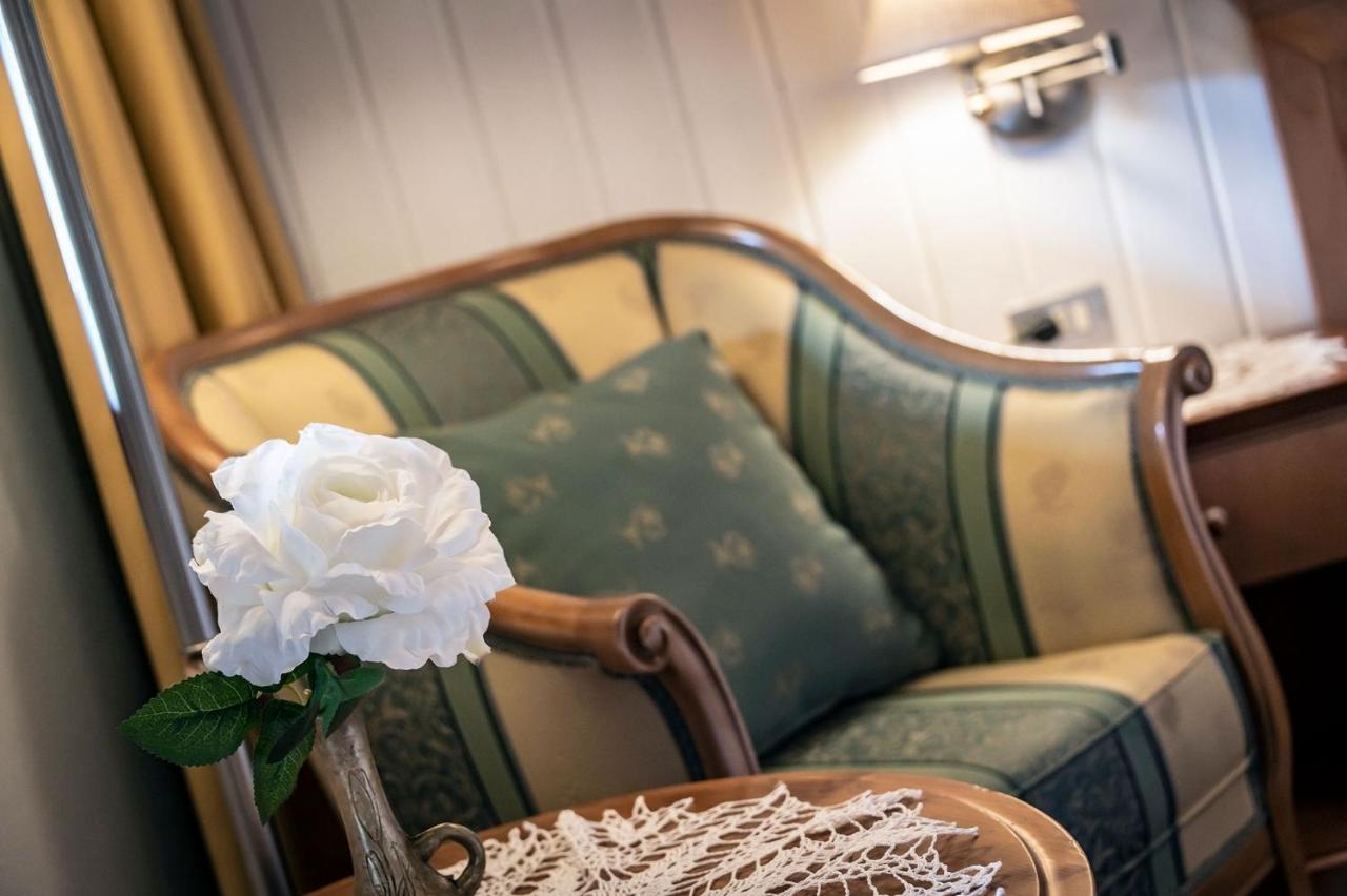 Hotel Weisse Lilie - B&B Rio di Pusteria Екстериор снимка