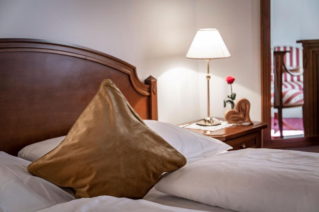 Hotel Weisse Lilie - B&B Rio di Pusteria Екстериор снимка
