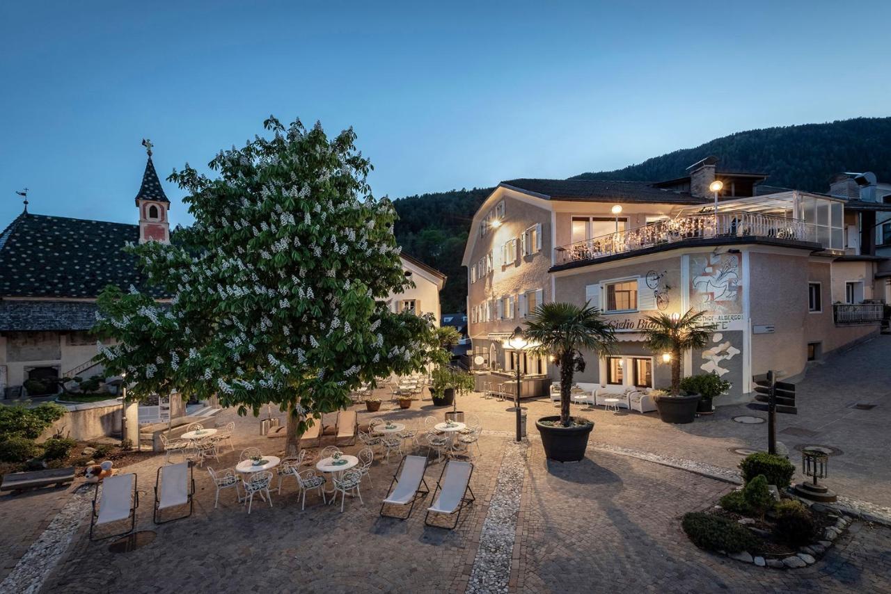 Hotel Weisse Lilie - B&B Rio di Pusteria Екстериор снимка